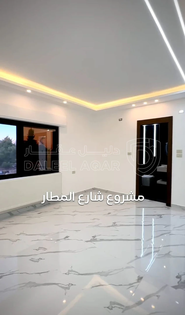 شقة في البنيات - بعيدة عن شارع المطار 200 متر - 128,000 دأ - صورة 1